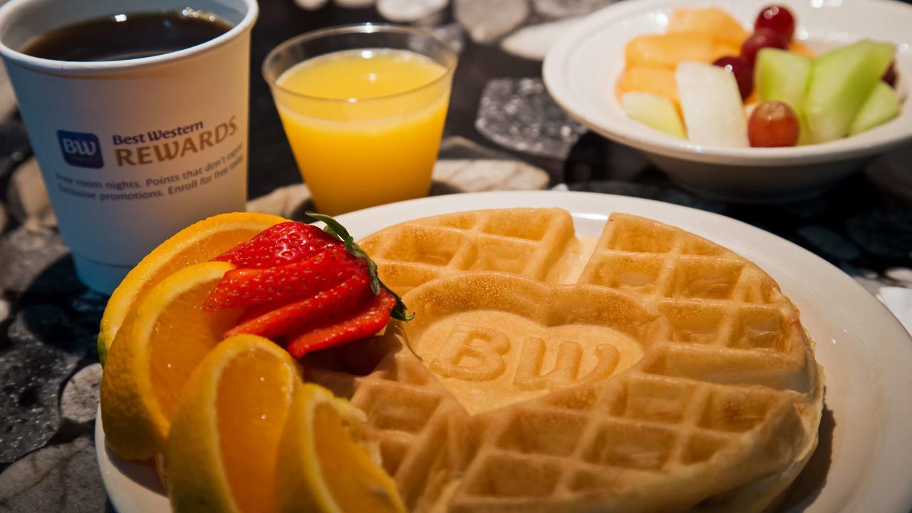 Best Western Plus Deer Park Hotel And Suites - thumb 31