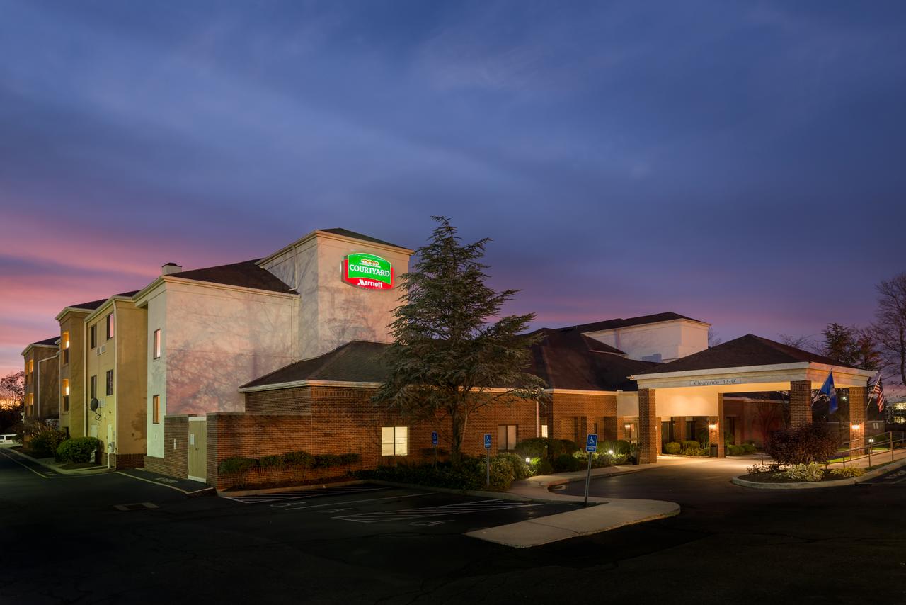 Courtyard By Marriott New Haven Orange
