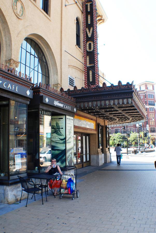 Classy Victorian Brownstone Subway Shopping - thumb 27