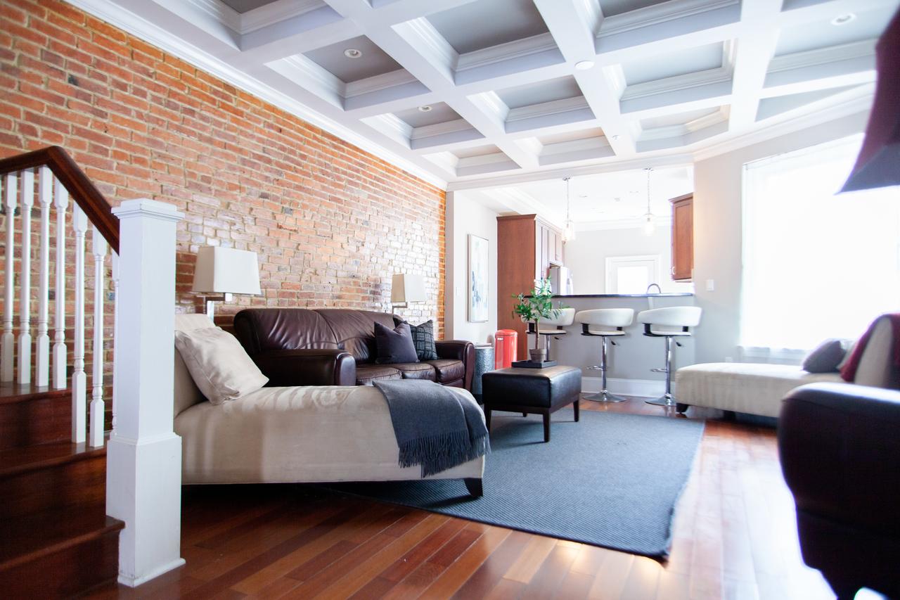 Classy Victorian Brownstone Subway Shopping - thumb 5
