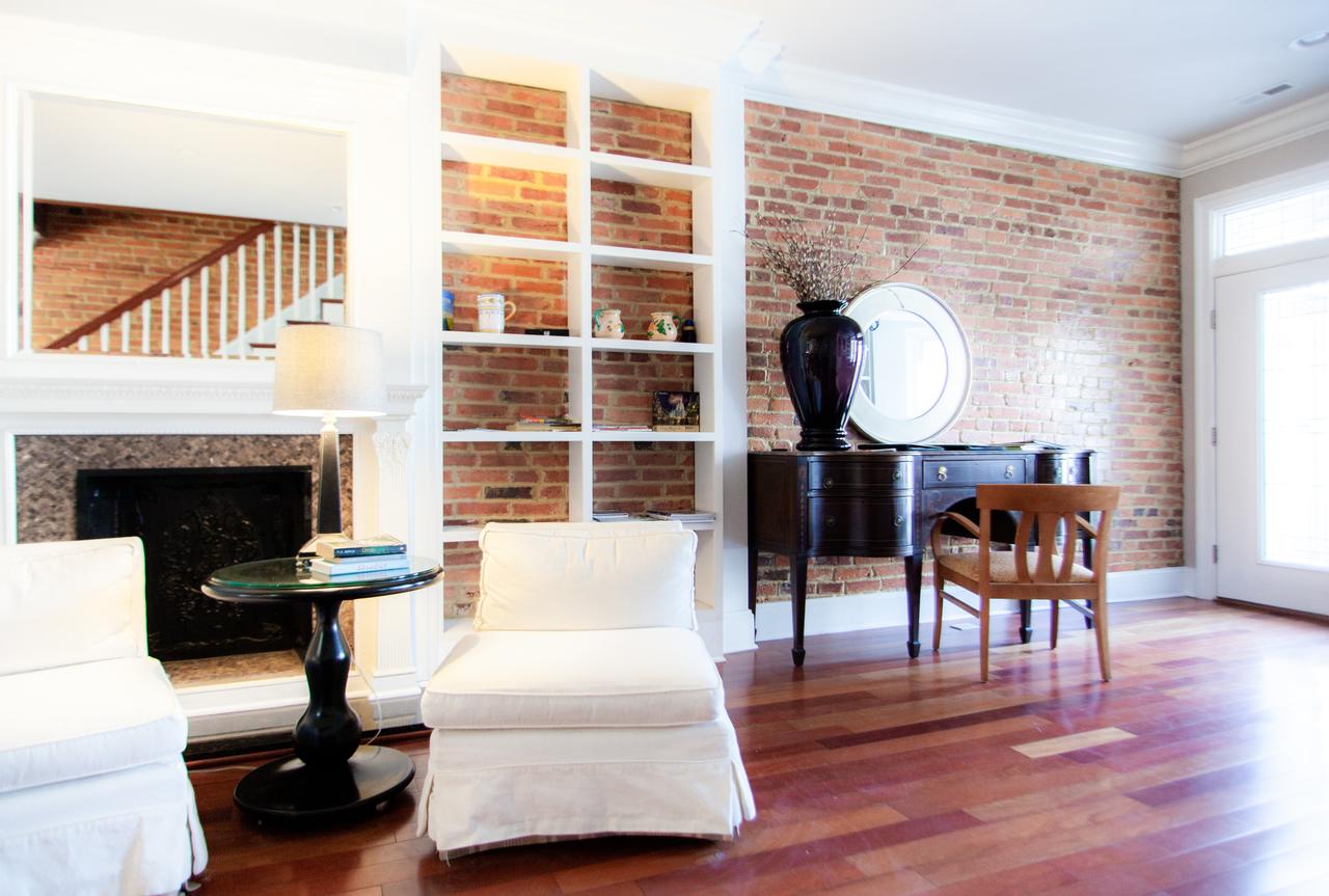 Classy Victorian Brownstone Subway Shopping - thumb 6