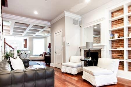 Classy Victorian Brownstone Subway Shopping - thumb 17