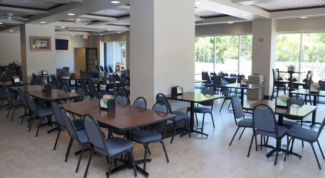 Best Western Naples Plaza Hotel - thumb 30