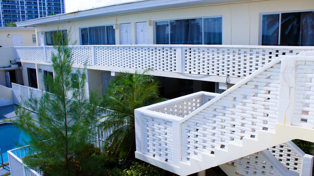 Coral Tides Resort - thumb 20