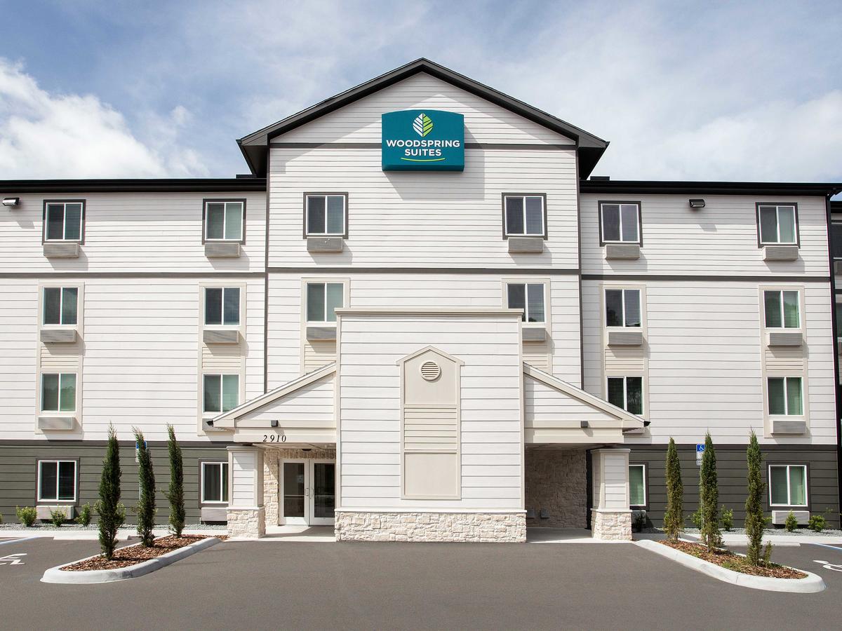WoodSpring Suites Daytona Speedway - thumb 6