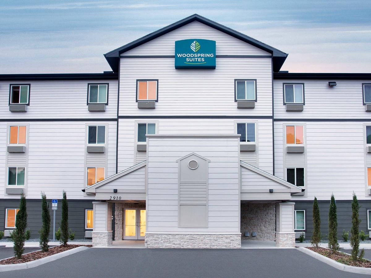 WoodSpring Suites Daytona Speedway - thumb 7