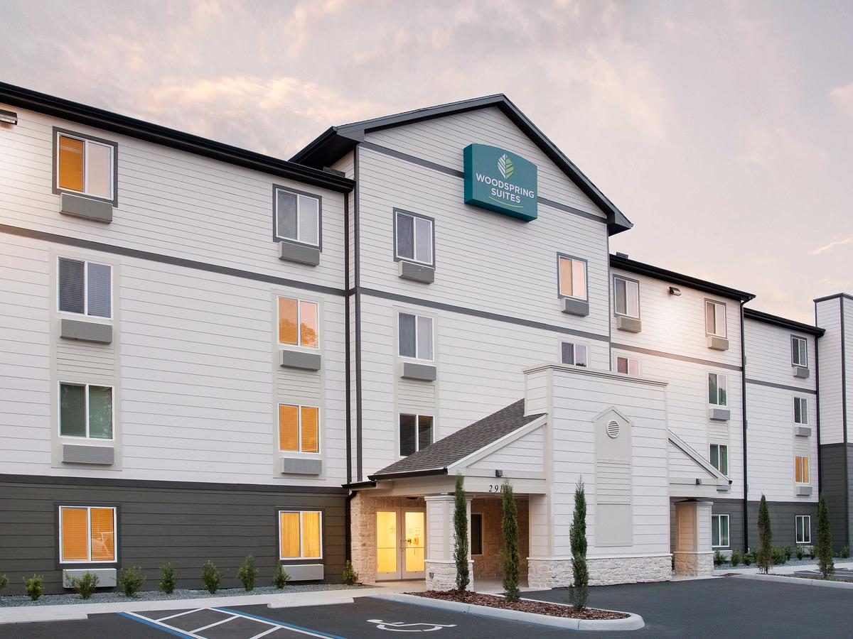 WoodSpring Suites Daytona Speedway - thumb 4