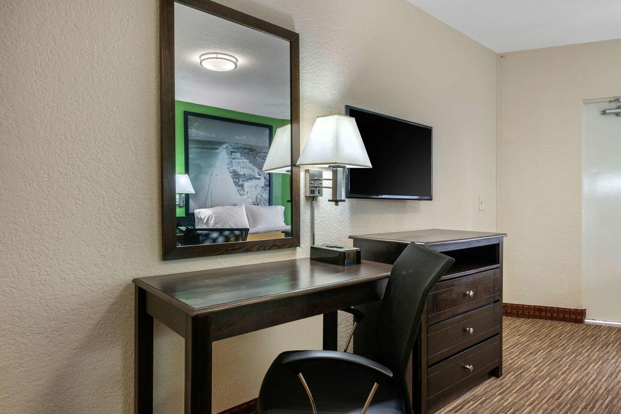 Quality Inn Daytona Beach Oceanfront - thumb 3