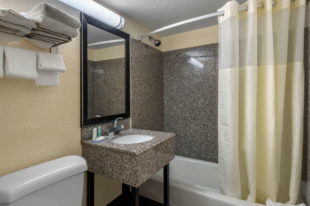 Quality Inn Daytona Beach Oceanfront - thumb 21