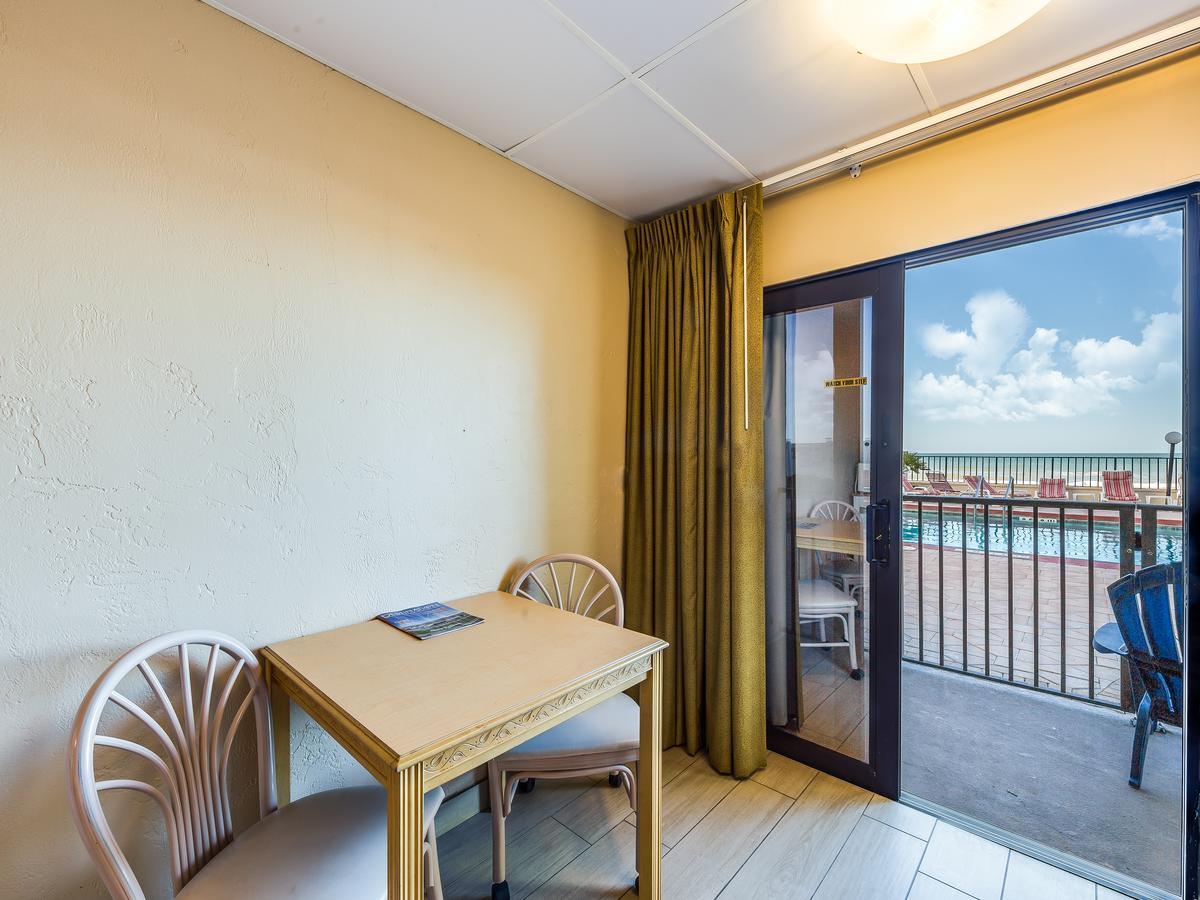 Beachside Hotel - thumb 41