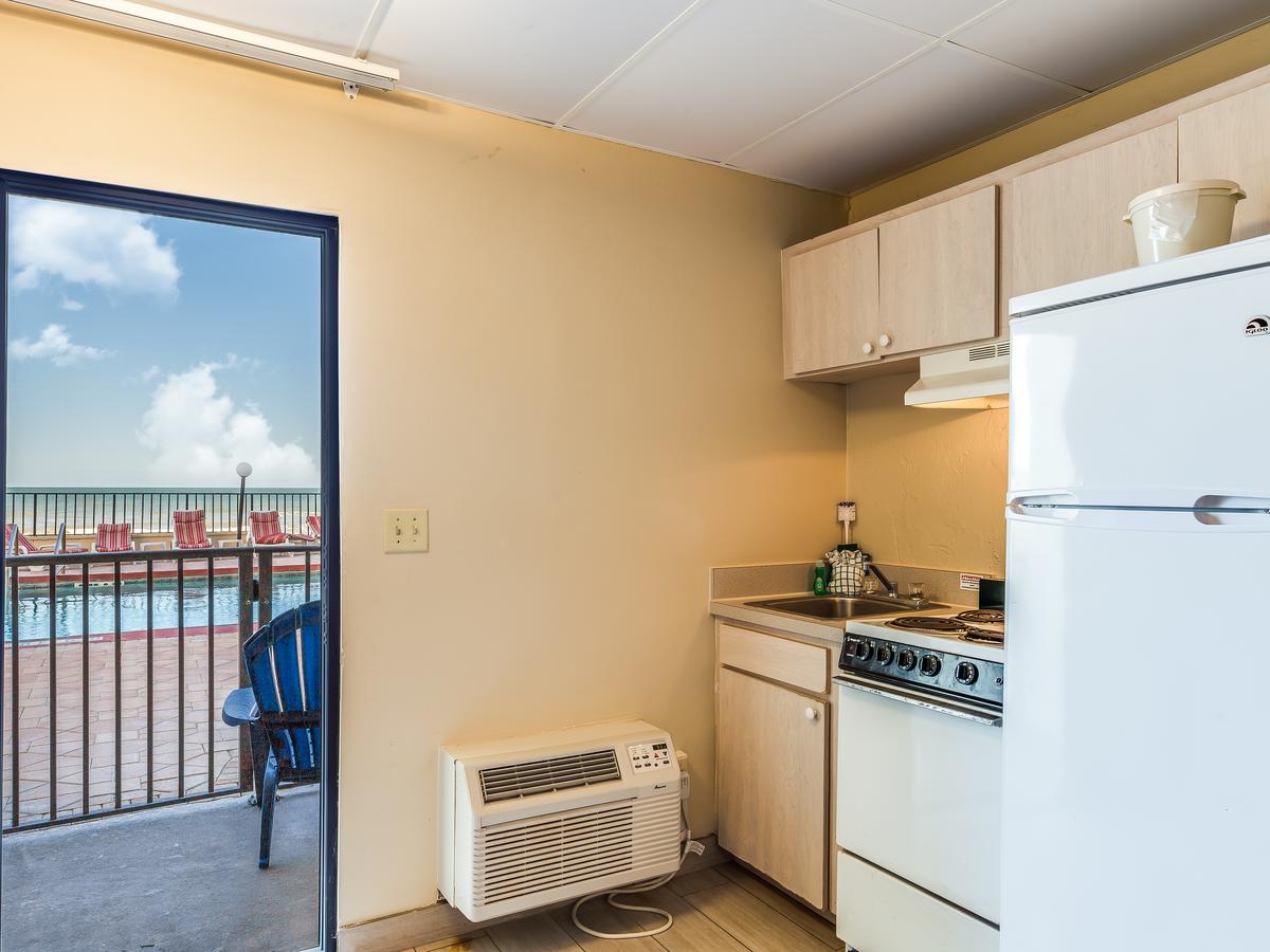 Beachside Hotel - thumb 40