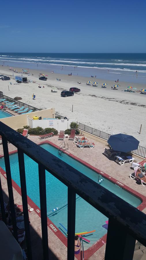 Beachside Hotel - thumb 1
