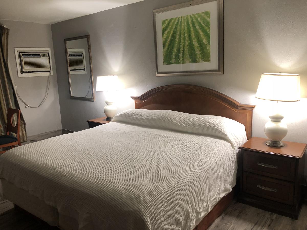 Bay Breeze Inn - thumb 0