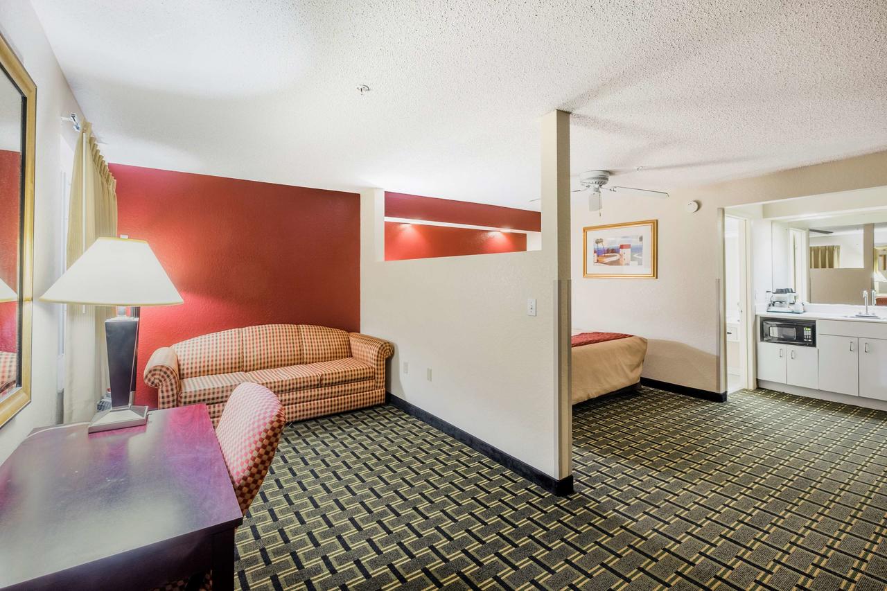 Red Roof Inn Ellenton - thumb 3