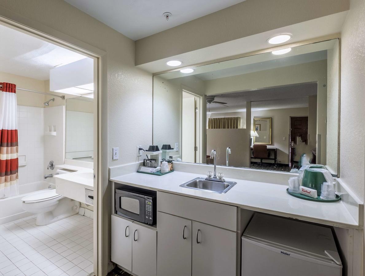 Red Roof Inn Ellenton - thumb 10