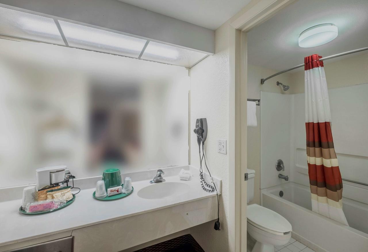 Red Roof Inn Ellenton - thumb 11