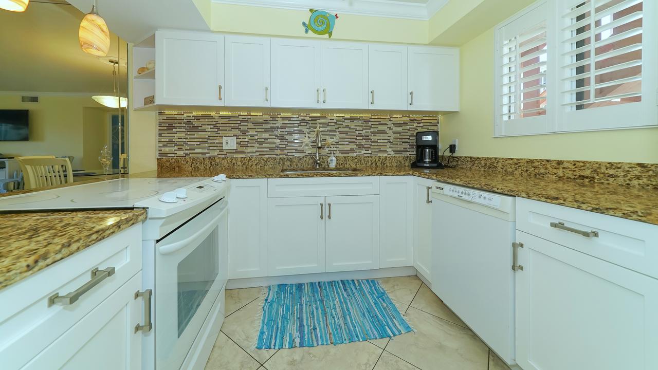 Runaway Bay Apartment 176 - thumb 8
