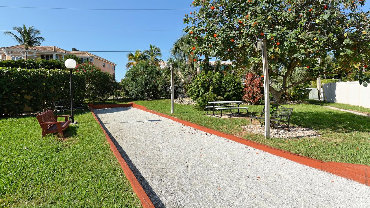 Runaway Bay Apartment 176 - thumb 16