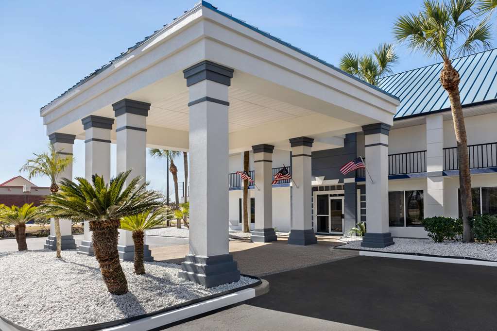 Days Inn Kingsland - thumb 1