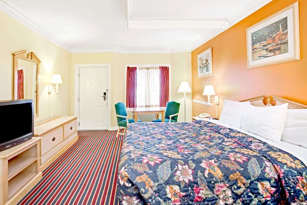 Days Inn Kingsland - thumb 10