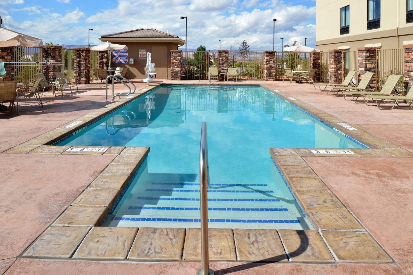Holiday Inn Express & Suites Page - thumb 21