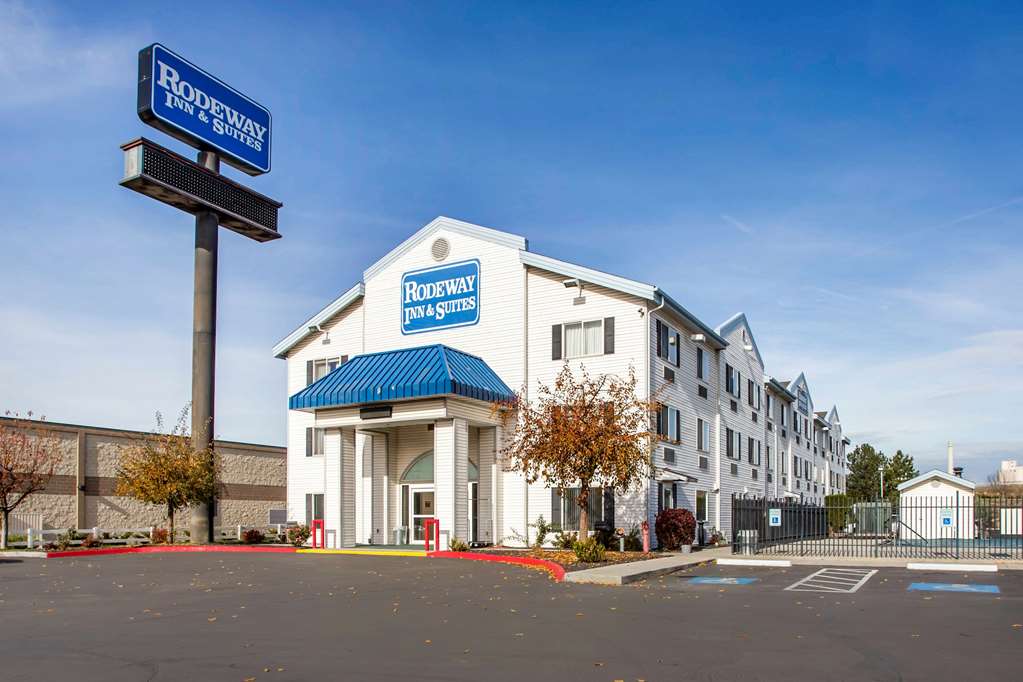 Rodeway Inn & Suites - thumb 0
