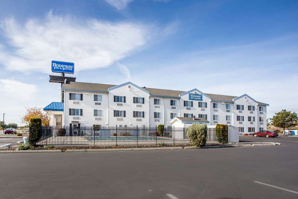 Rodeway Inn & Suites - thumb 1