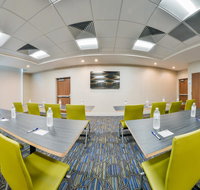 Holiday Inn Express  Suites Chadron - Accommodation Los Angeles
