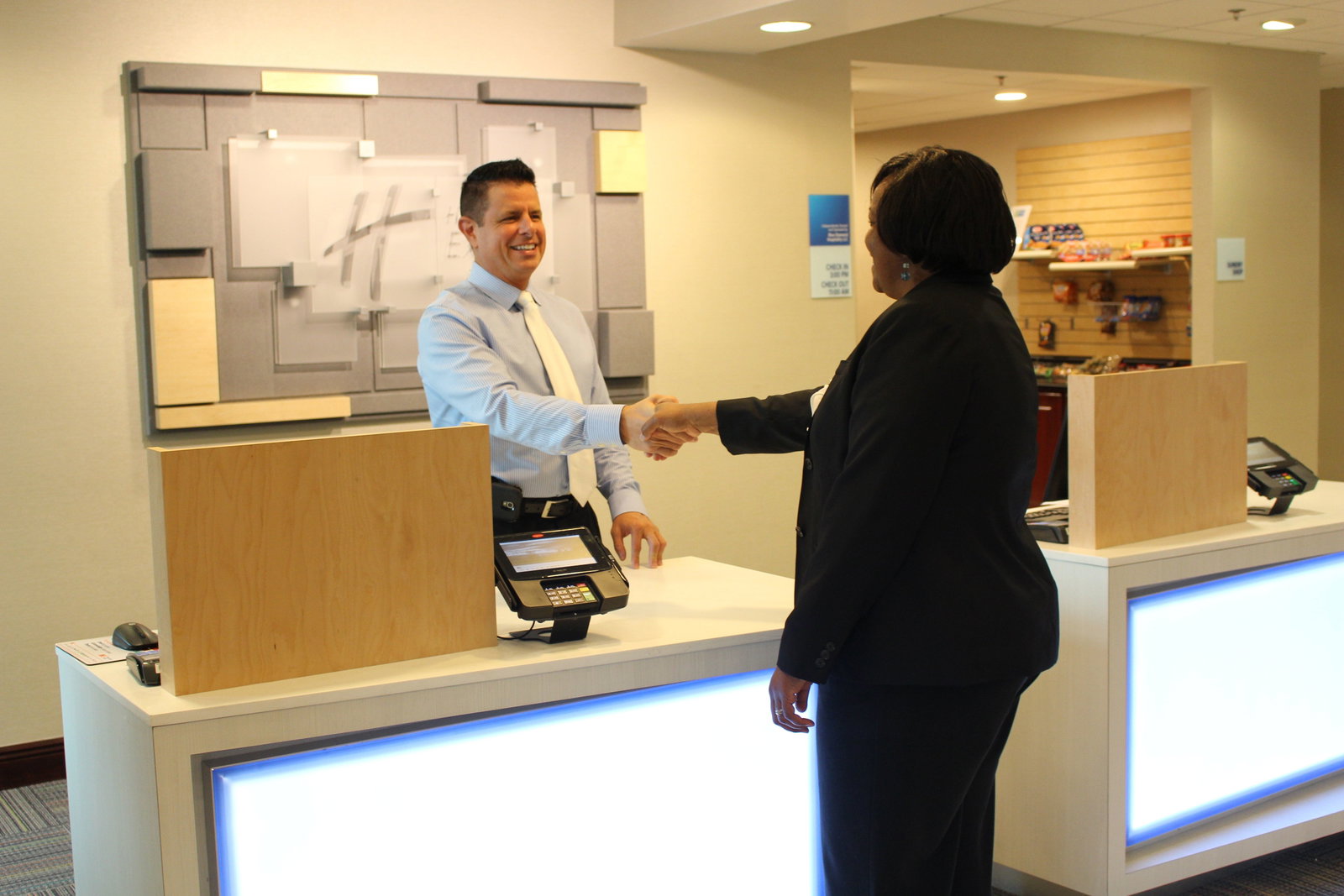 Holiday Inn Express & Suites Mobile West - thumb 2