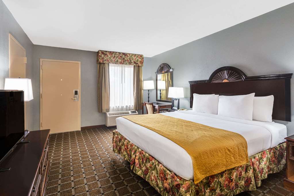 Baymont Inn/Stes Mobile/Tillmans Corner - thumb 8
