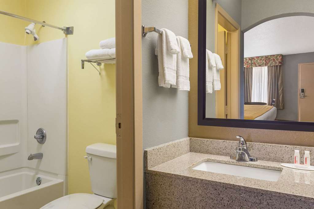 Baymont Inn/Stes Mobile/Tillmans Corner - thumb 9