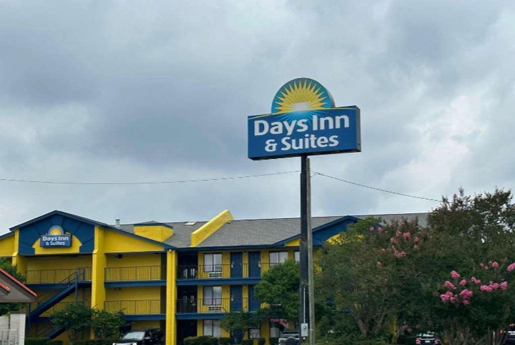 Days Inn & Suites By Wyndham Mobile - thumb 0