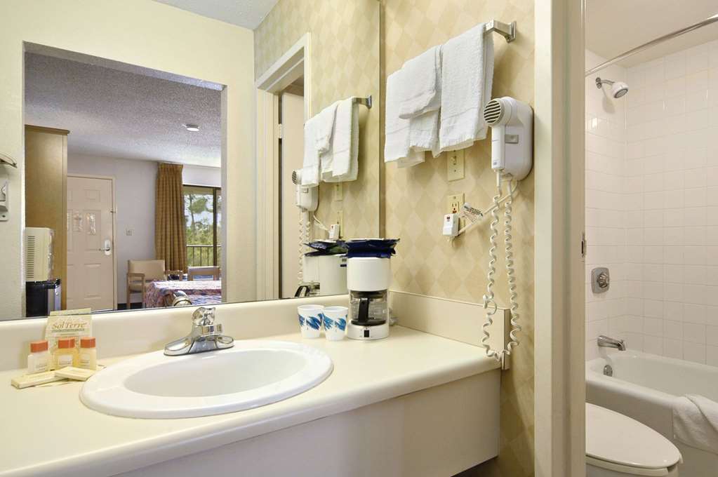 Days Inn & Suites By Wyndham Mobile - thumb 1