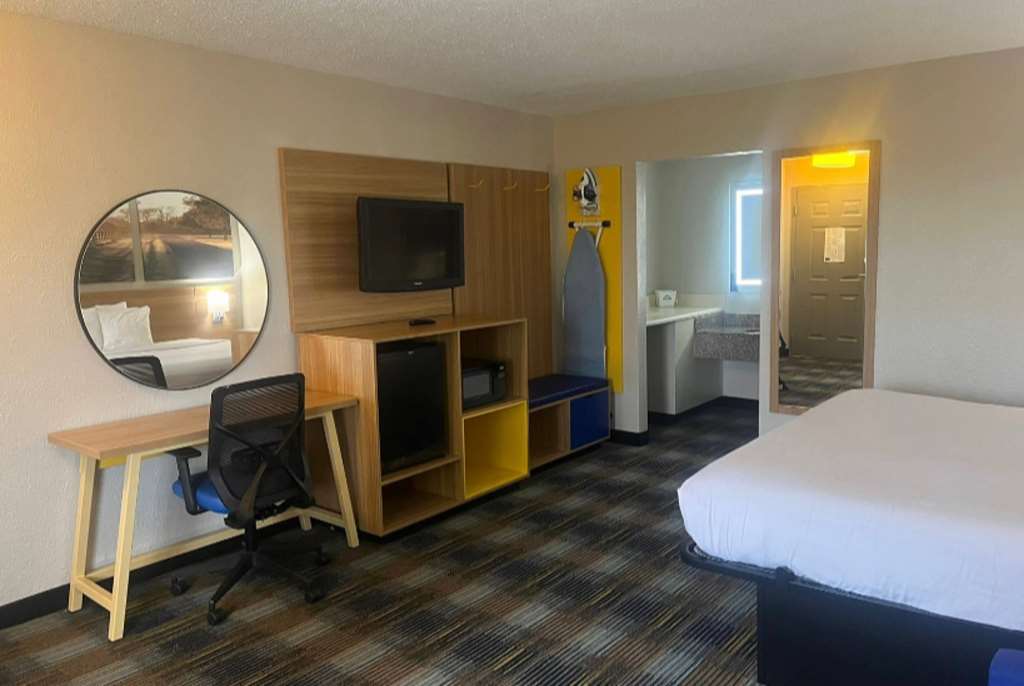 Days Inn & Suites By Wyndham Mobile - thumb 5