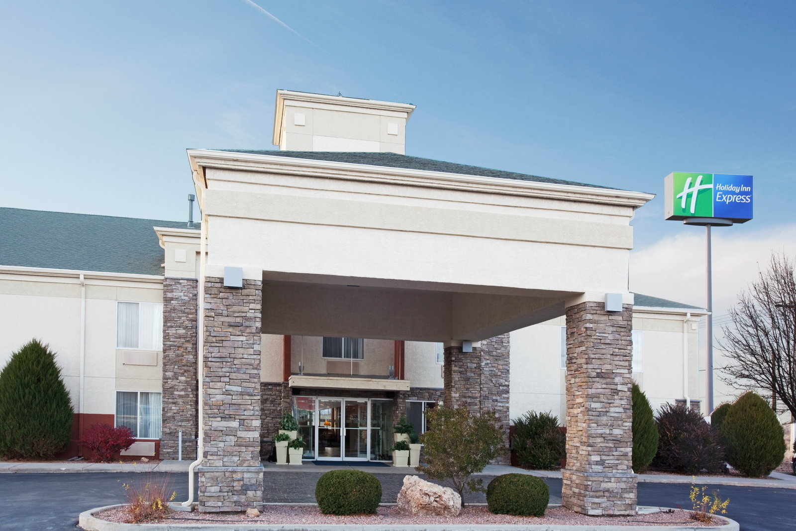 Holiday Inn Express - thumb 0