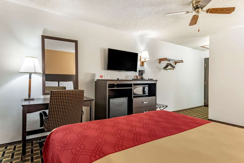 Econo Lodge La Junta - thumb 10