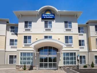 Days Inn & Suites Altoona - thumb 0