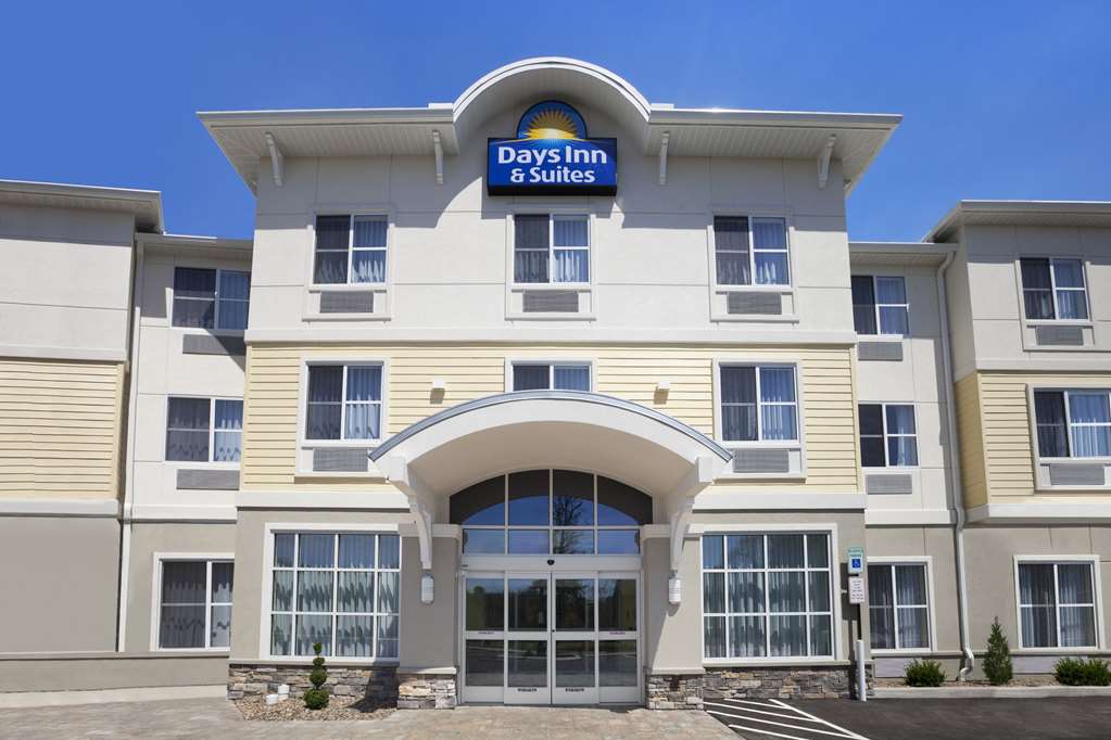 Days Inn & Suites Altoona - thumb 2