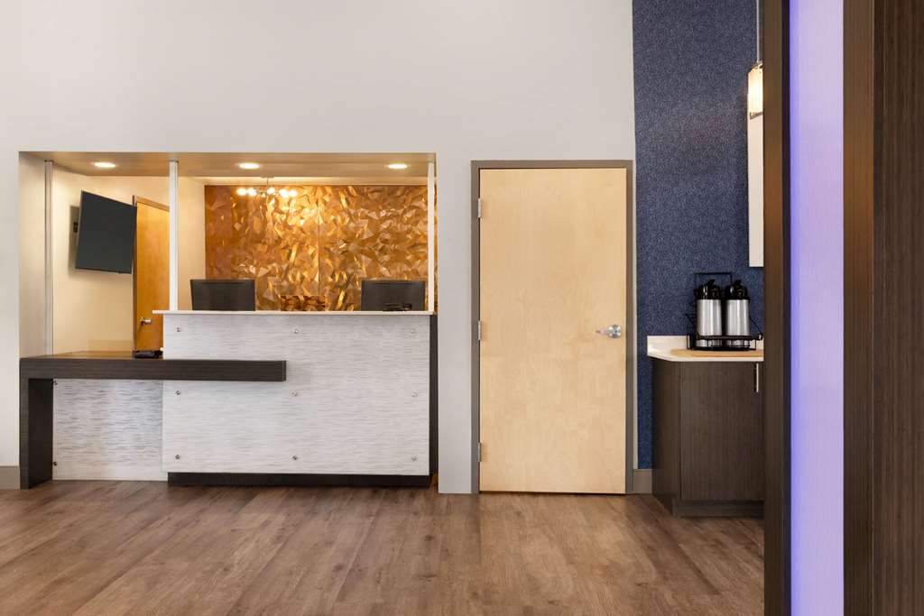 Days Inn & Suites By Wyndham - thumb 3