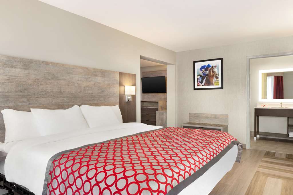 Days Inn & Suites By Wyndham - thumb 8