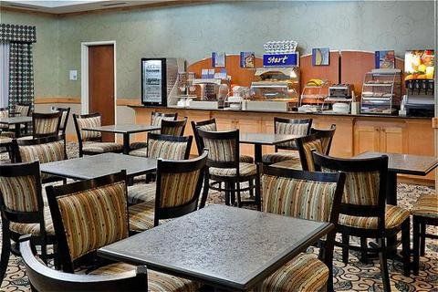 Holiday Inn Express Hotel & Suites - thumb 12