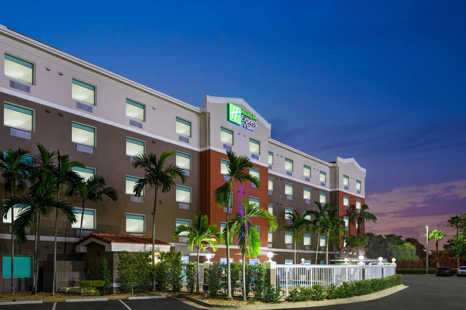 Holiday Inn Express Hotel & Suites - thumb 0