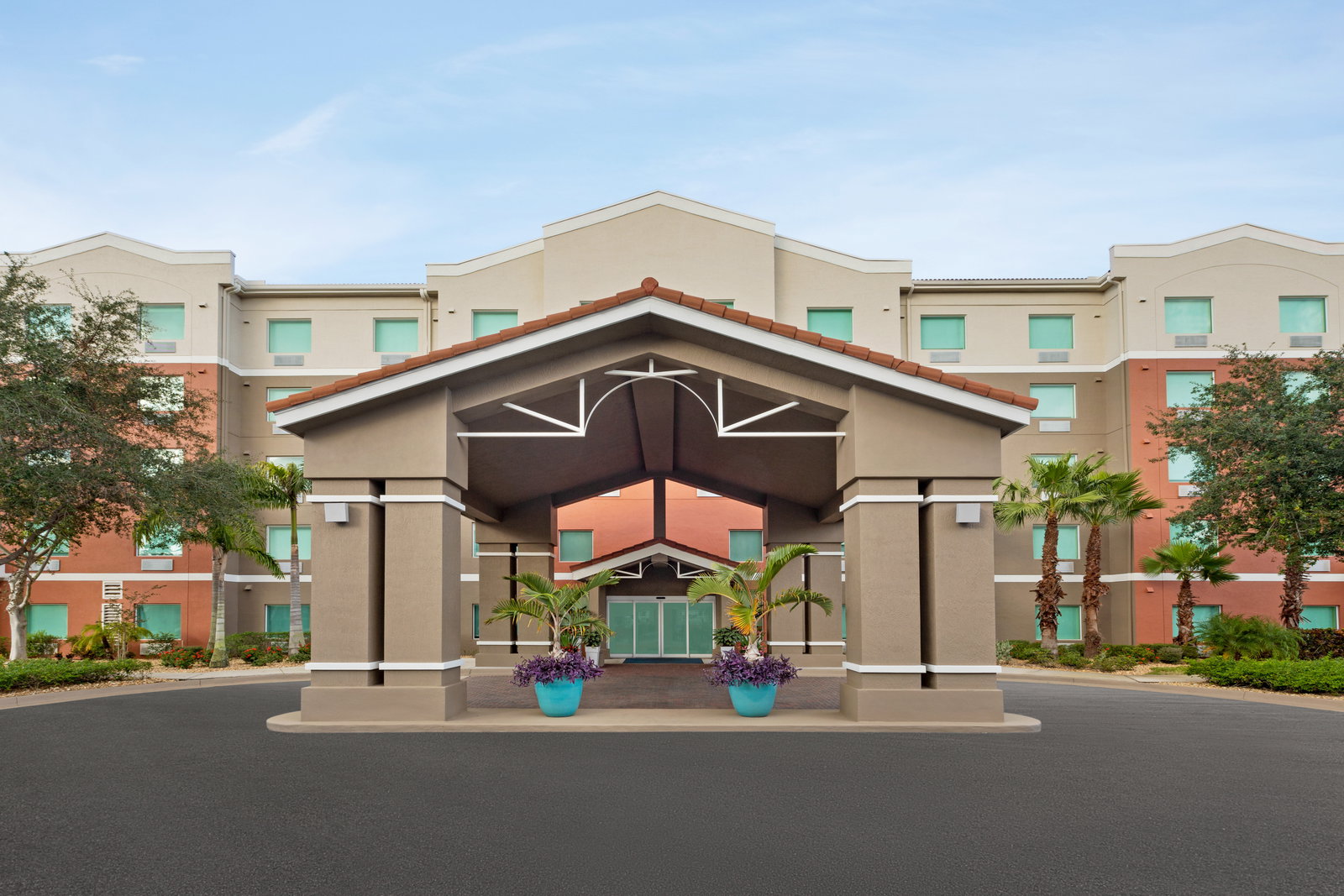 Holiday Inn Express Hotel & Suites - thumb 2