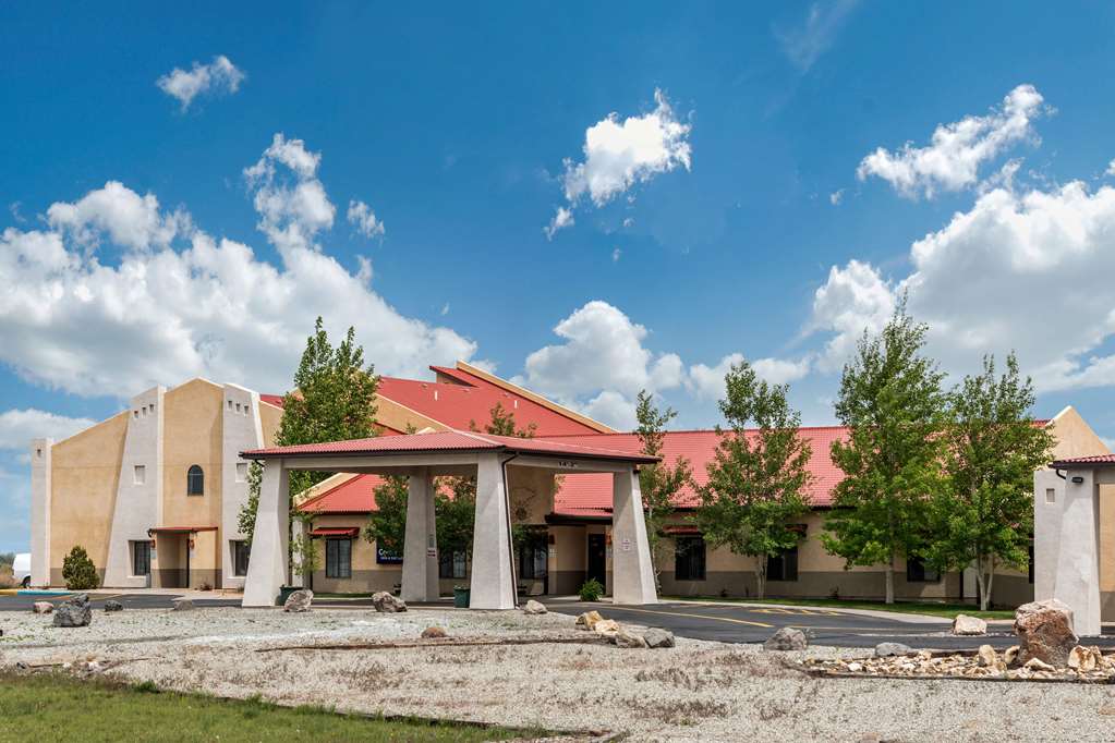Comfort Inn & Suites - thumb 1
