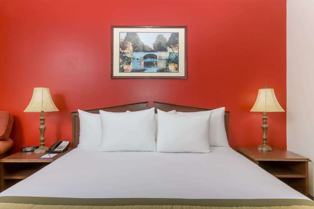 Baymont Inn & Suites Brunswick - thumb 2