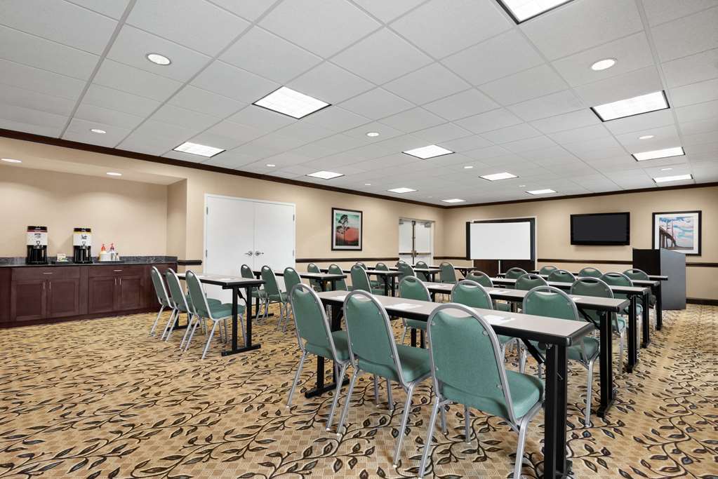 Hampton Inn & Suites Brunswick - thumb 11