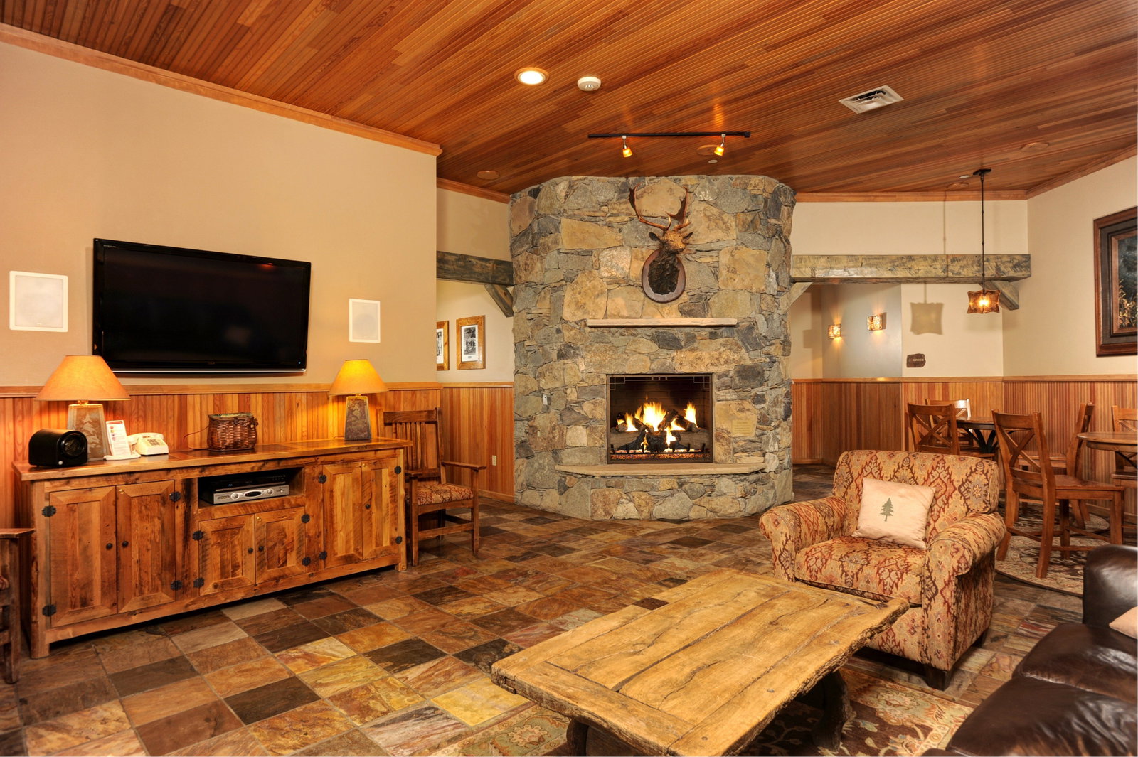 Jackpine & Black Bear Condominiums - thumb 5