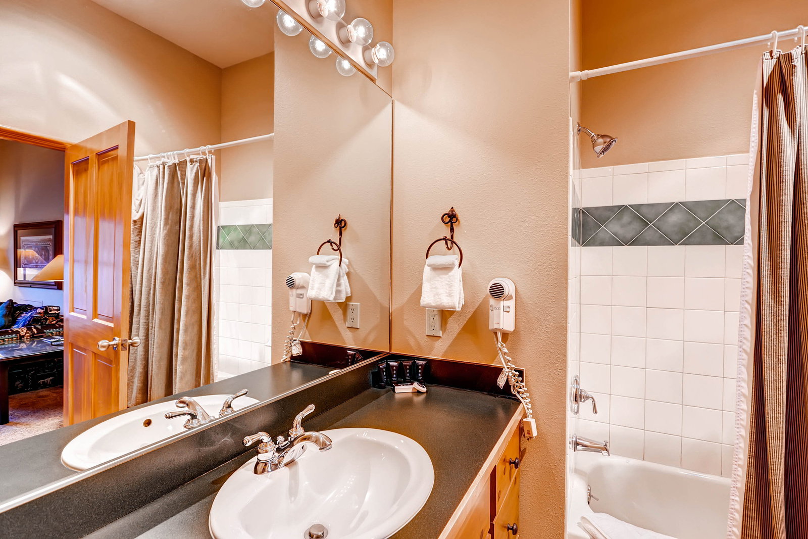 Jackpine & Black Bear Condominiums - thumb 8