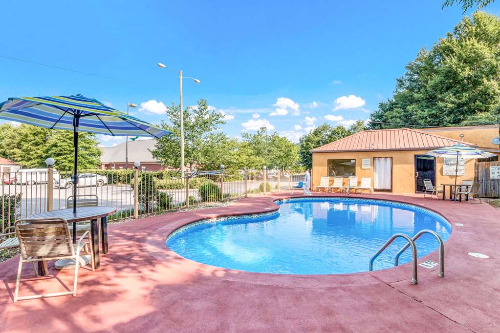 Econo Lodge Inn & Suites - thumb 12