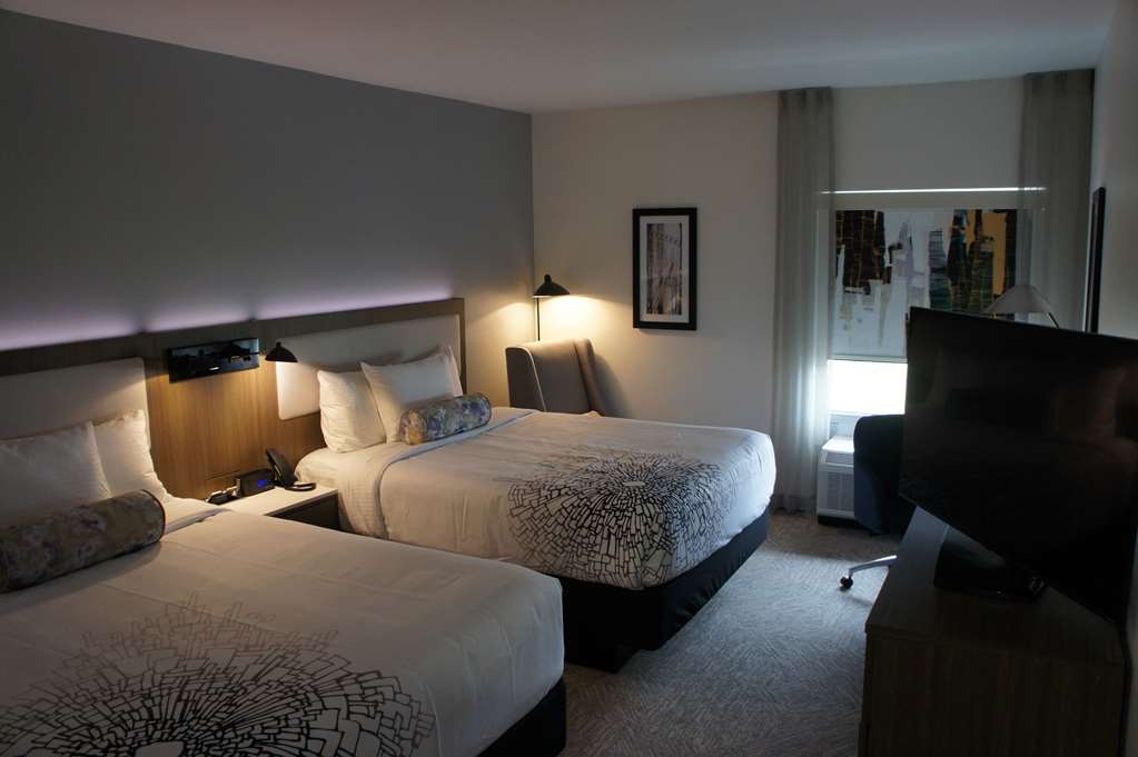 La Quinta Inn & Suites By Wyndham - thumb 5